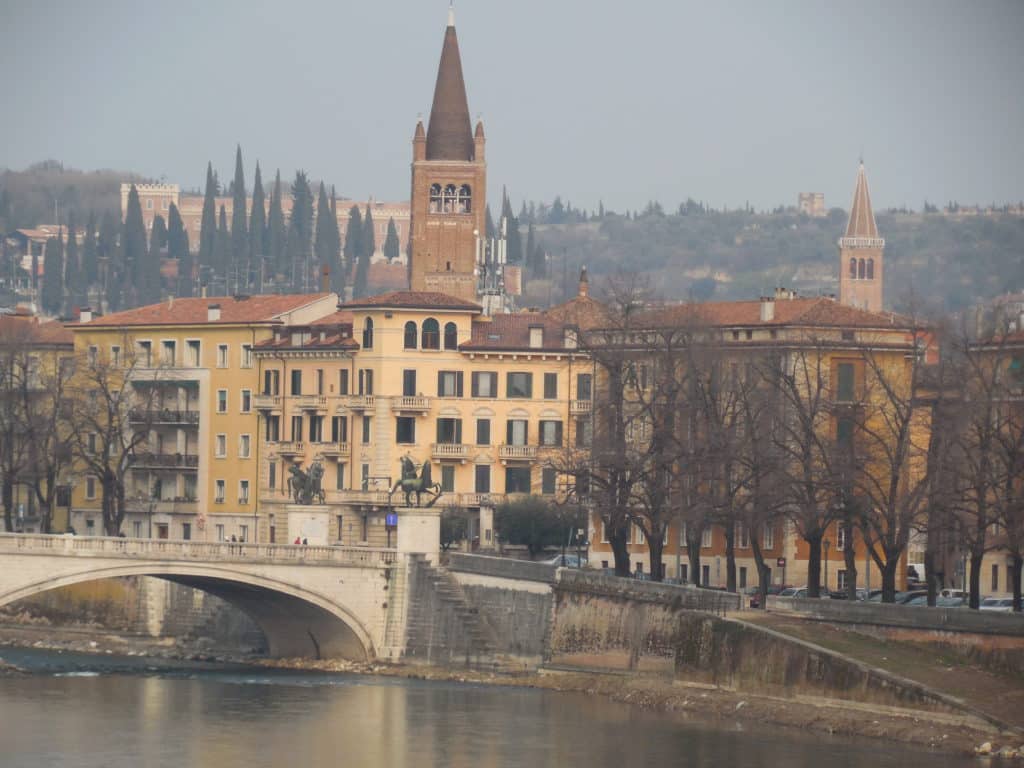 Verona mit der Etsch und Brücken