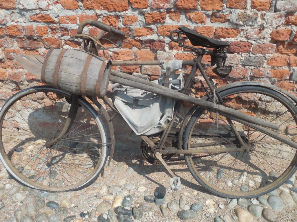 Ein altes Fahrrad für den Reisanbau