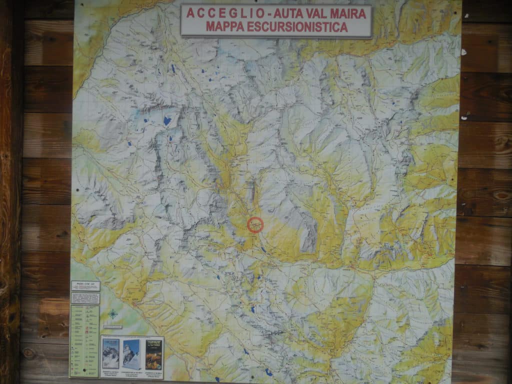 Karte des Valle Maira mit Gebirgszügen und Berghütten
