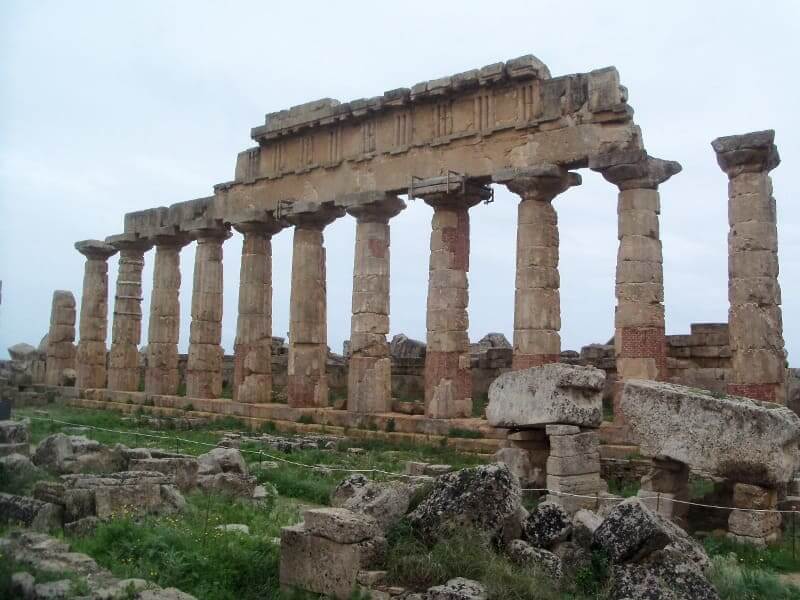 Die Reste der Tempelanlage in Selinunte auf Sizilien
