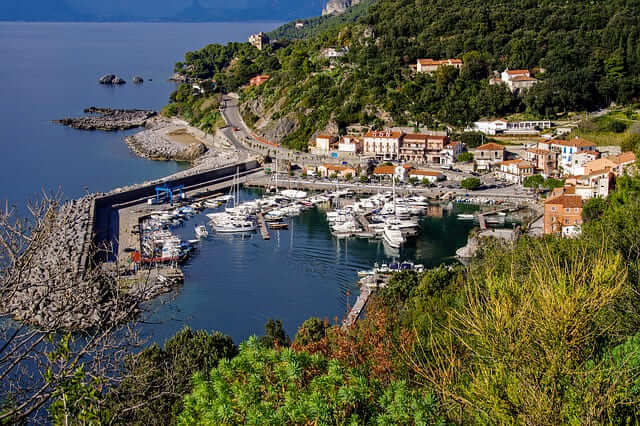 Der beschauliche Hafen von Maratea mit vielen Booten