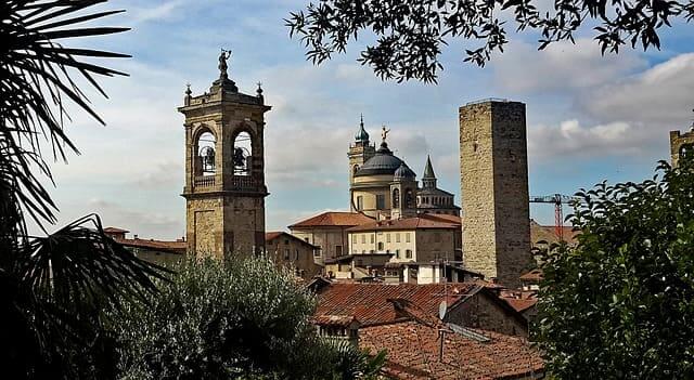 Blick auf das historische Zentrum von Bergamo