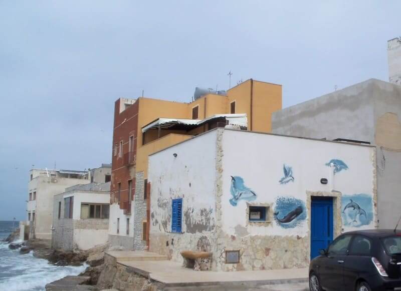 Fischerhäuser am Meer in Trapani