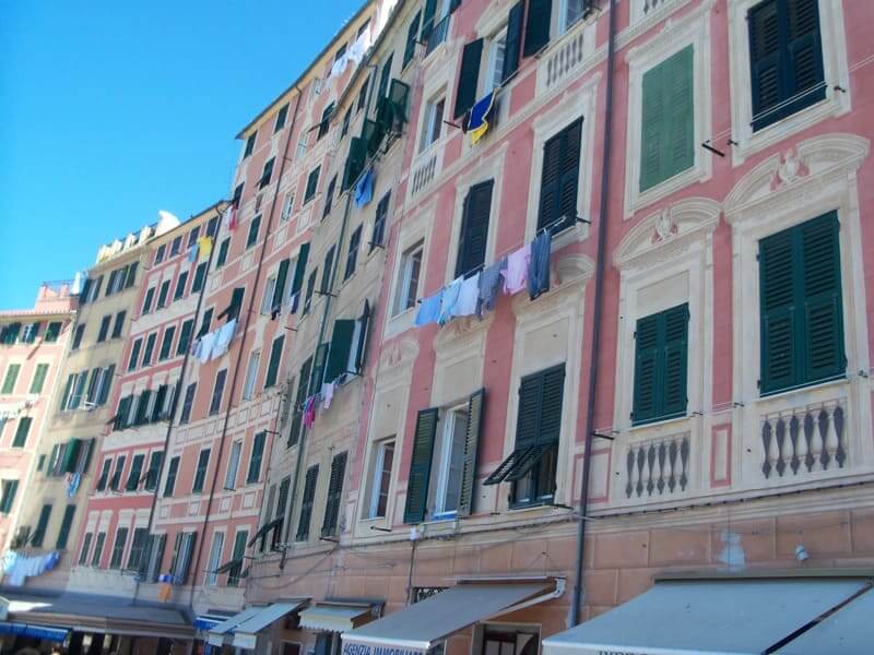 Farbliche Hausfassaden in Ligurien