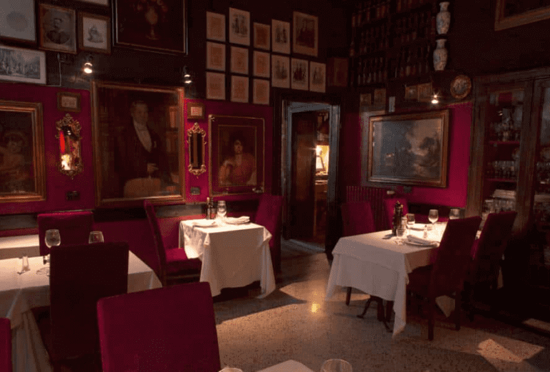 Edel, fast schon barock, ist das Ambiente der Trattoria Arlati