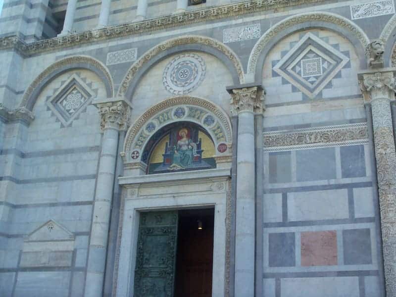 Tympanon beim Dom von Pisa