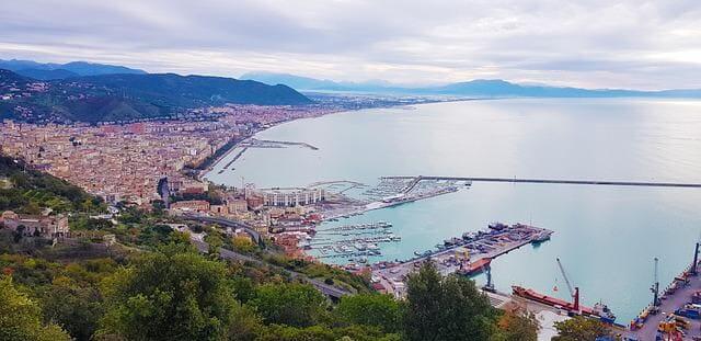 Blick auf Salerno und seine Küste