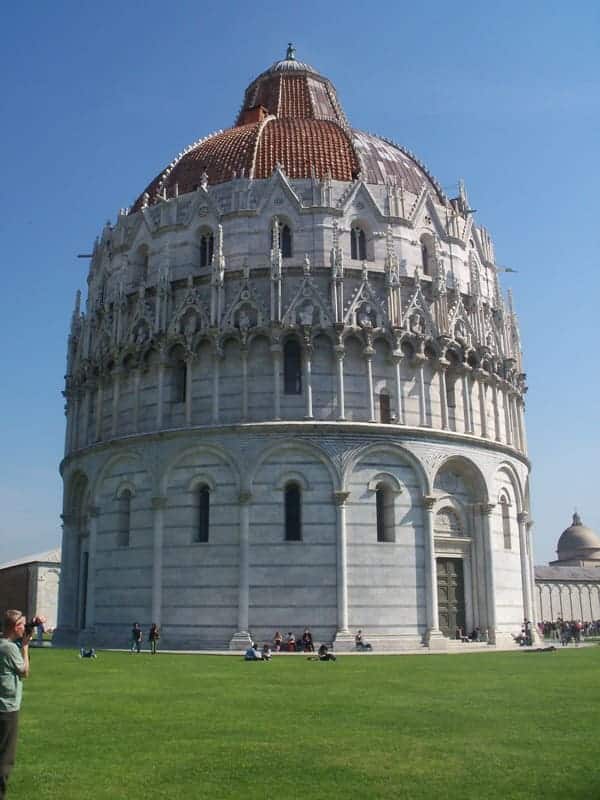 Blick auf das Baptisterium Pisa