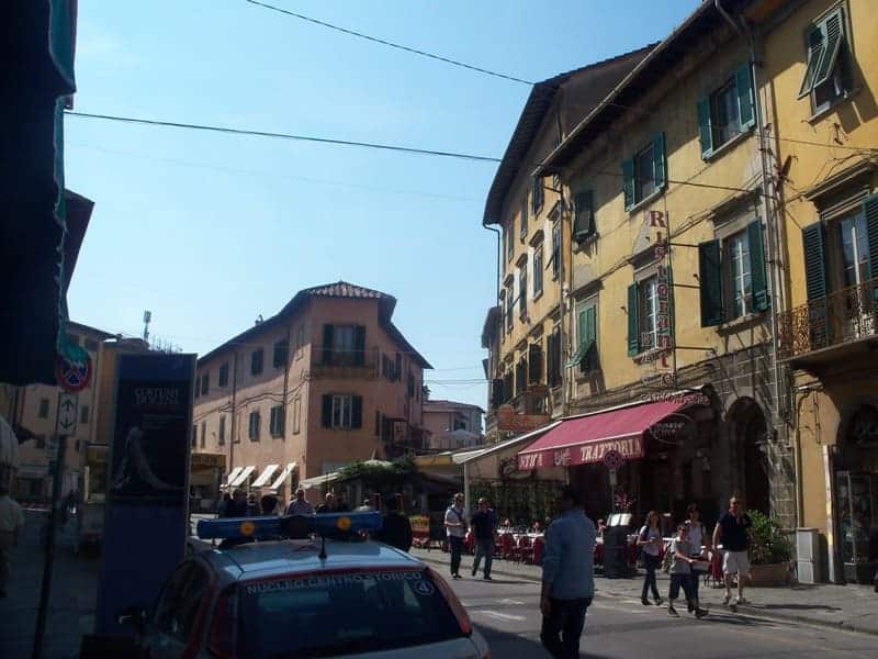Typische Straße in Pisa
