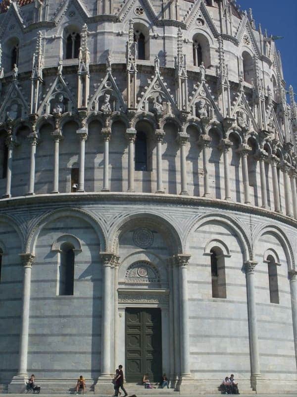romanische Architektur des Baptisteriums