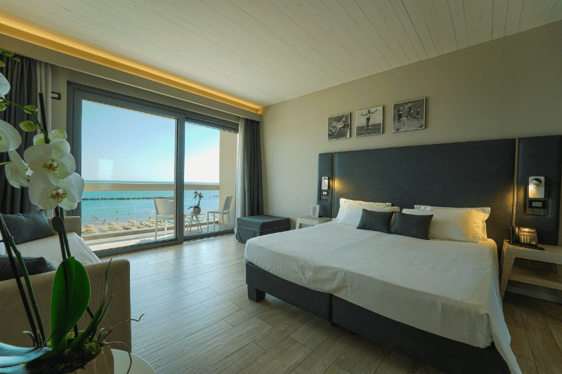 Ein Zimmer mit Meerblick im Nautilus Family Hotel in Pesaro