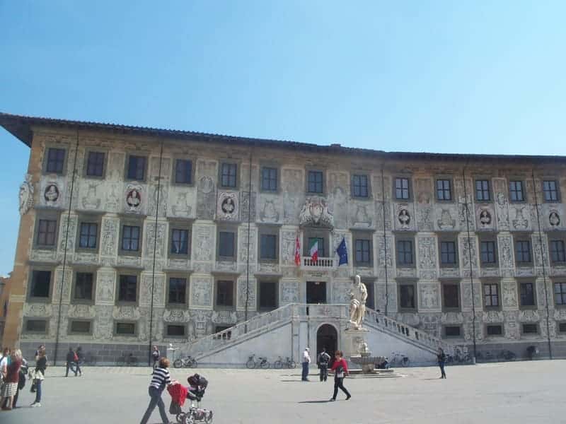 Palazzo della Carovana auf der gleichnamigen Piazza