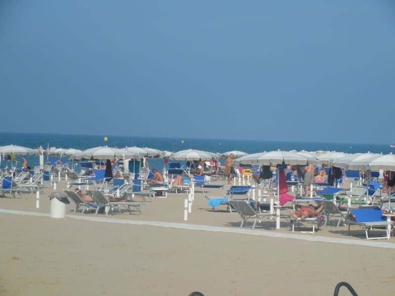 Im September lichtet sich der Trubel am Sandstrand in Rimini ein wenig