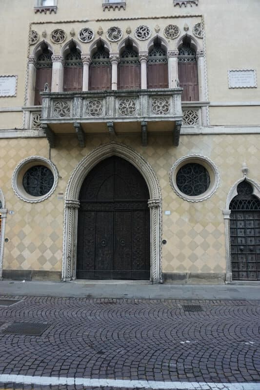 typisch venezianische Tür in Padua