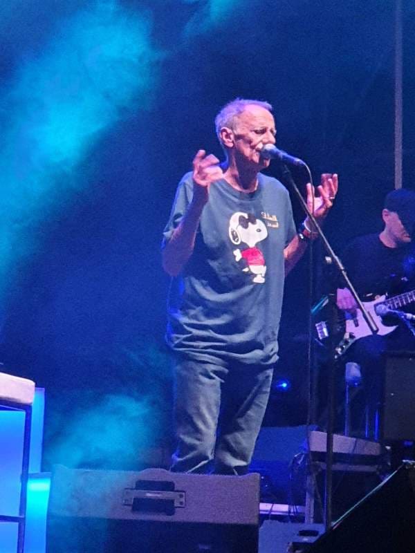 Roberto Vecchioni auf der Bühne bei einem seiner Konzerte 2022 in Italien