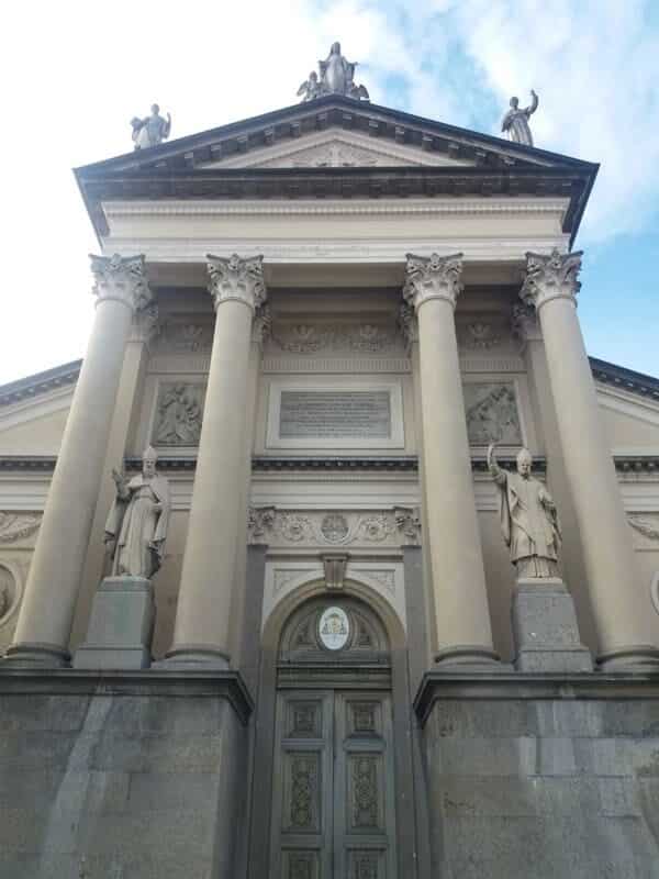 Fassade der Kathedrale von Ivrea