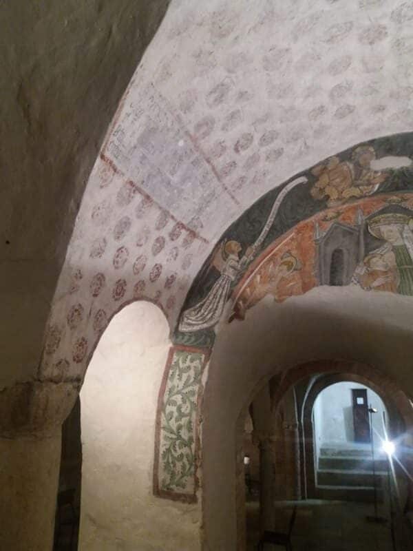 Deckenbemalung in der Krypta der Kathedrale von Ivrea
