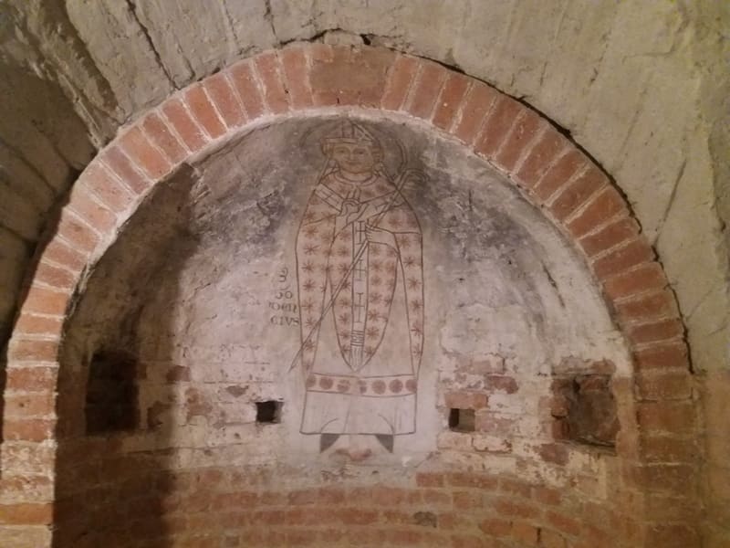 Nischenbemalung in der Krypta