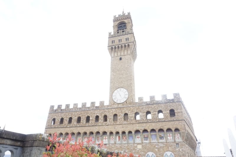 Blick vom Café aus auf den Campanile von Giotto