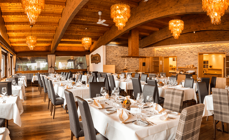 Der gemütlich eSpeisesaal im Hotel La Perla