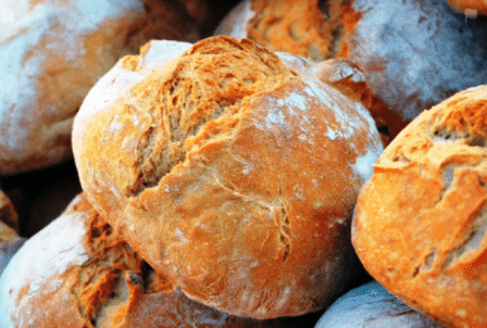 Ein Stück trockenes Brot 