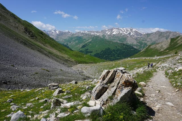 Der Weg zum Roburent-See ist beliebt bei Wanderern