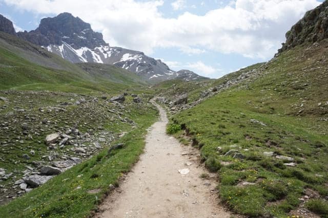Der Weg führt zum Oberen Roburent-See