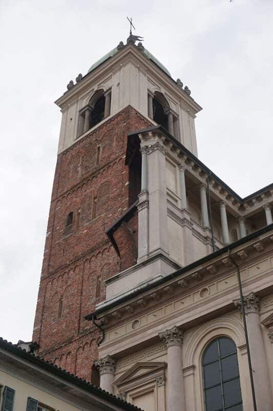Glockenturm der Kathedrale von Novara