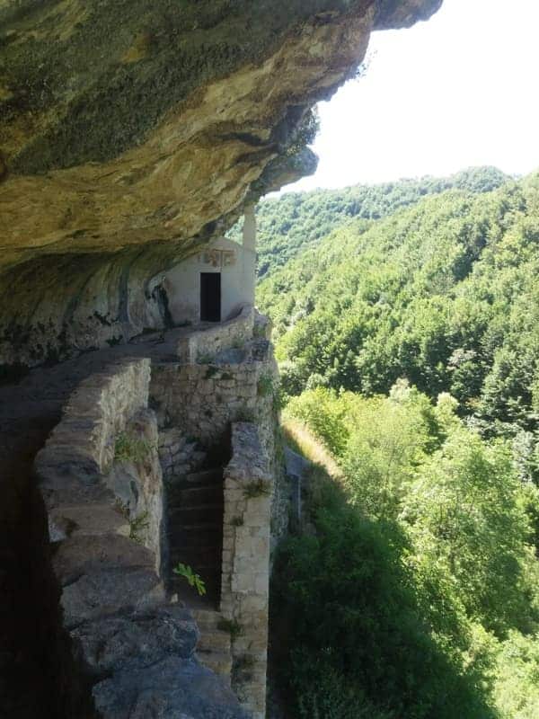 Eingang zur Einsiedelei San Bartolomeo in Legio