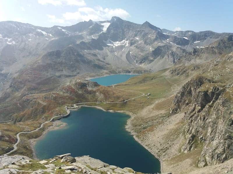 Laghi di Nivolet mit Bergkulisse im Hintergrund