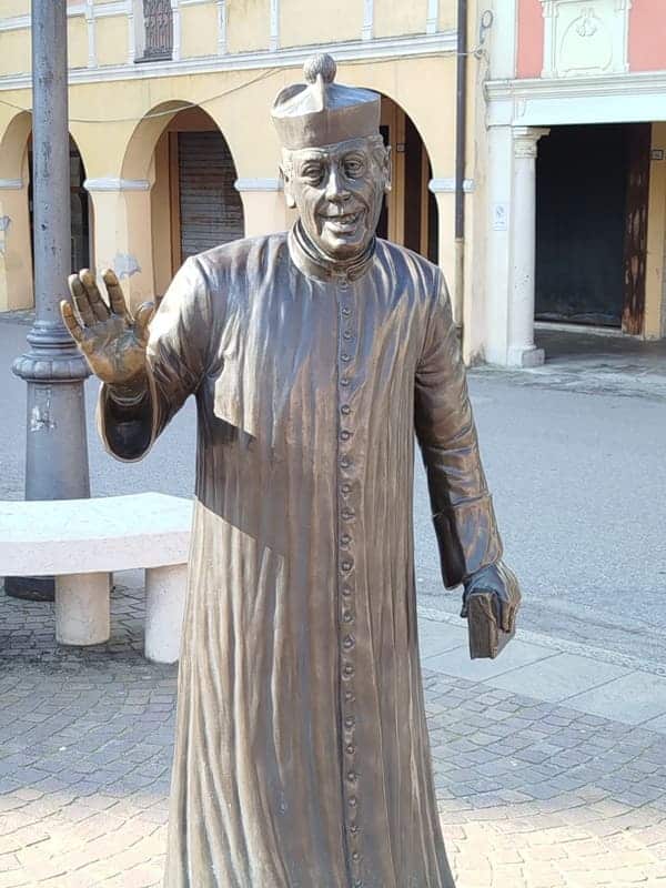 Statue des Don Camillo in Brescello
