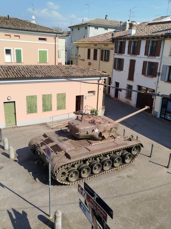Panzer auf dem Museumsplatz in Brescello